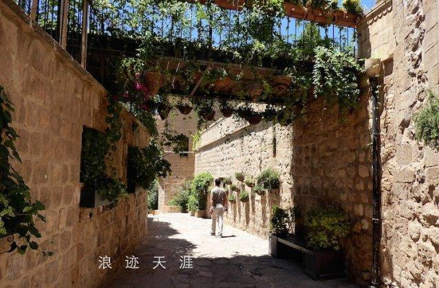 黄金荣：两次被女人卷款，晚年扫大街，子女过得如何？